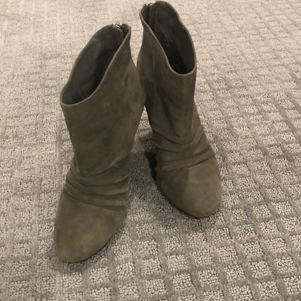 BCBG Generation grey suede wedges